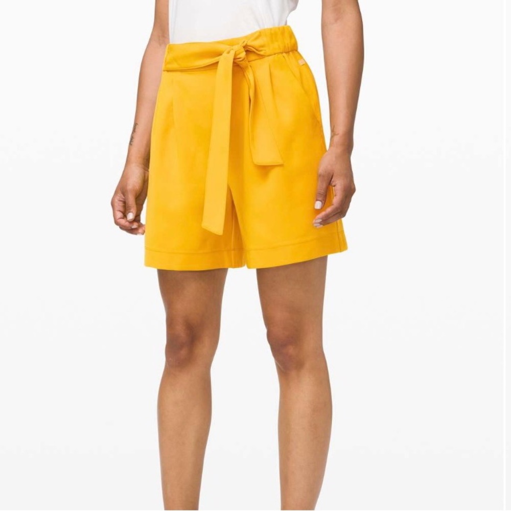 Lululemon shorts size 6